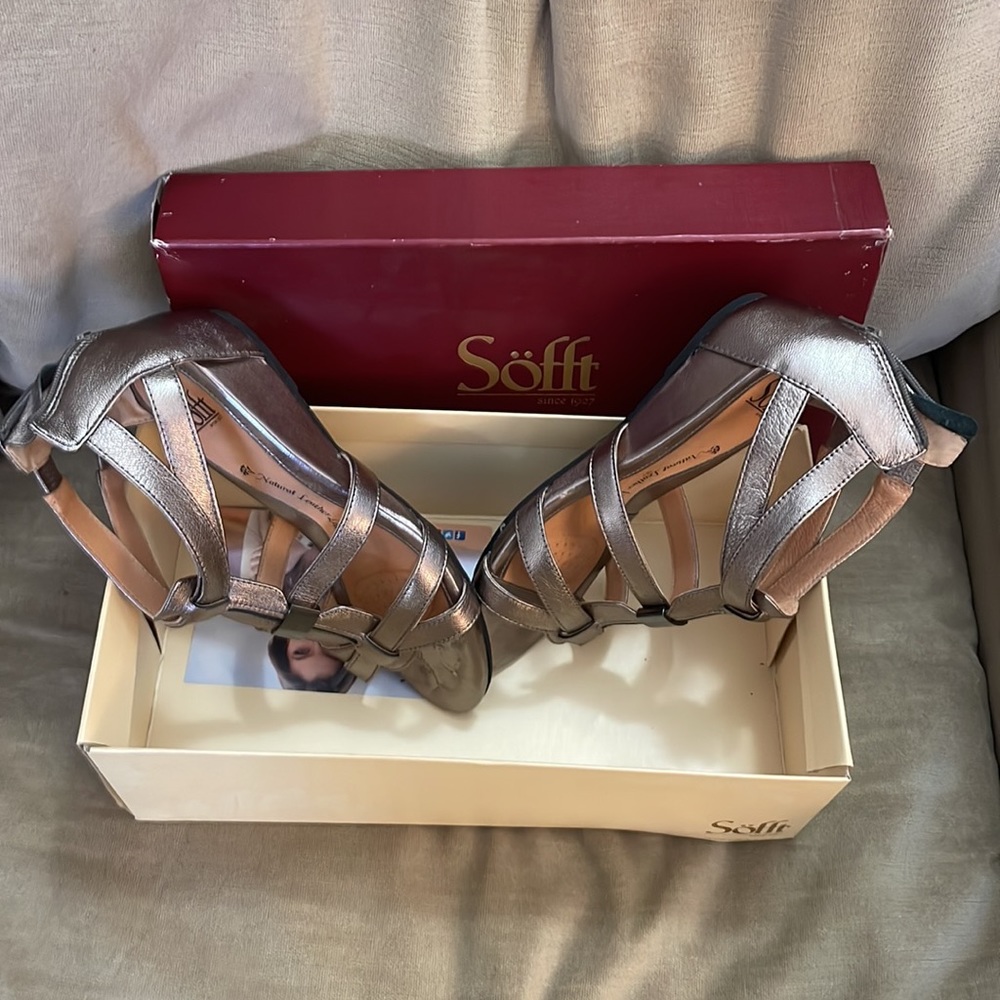 NWOT Söfft Gladiator style low wedge - Picture 4 of 8